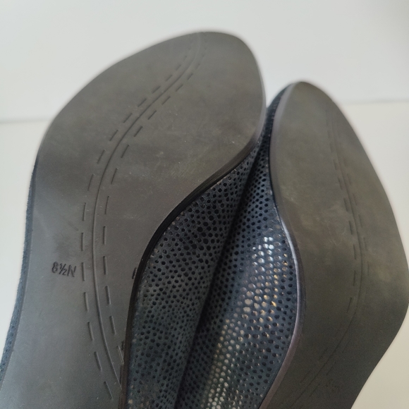 Vaneli Dayle Classic slip-on Navy Pumps - Picture 6 of 6